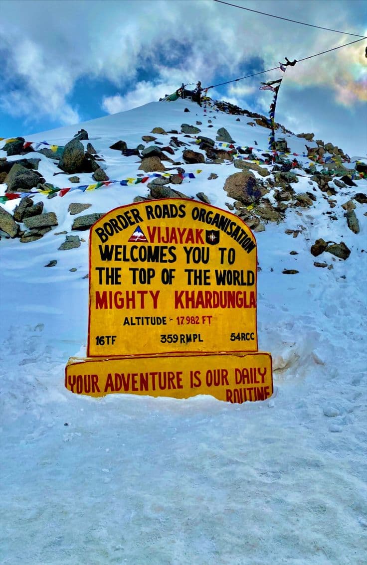 Frozen Khardungla Pass